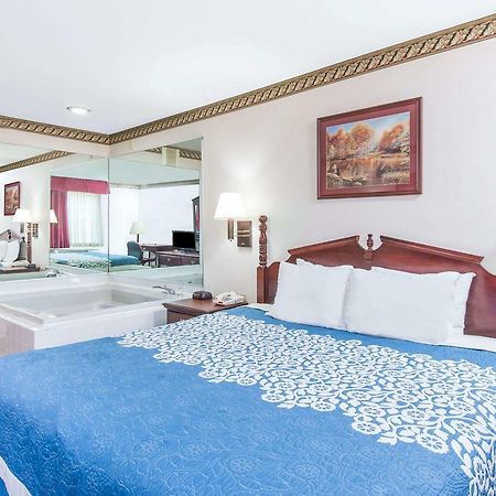 Days Inn By Wyndham Berlin Voorhees Ngoại thất bức ảnh